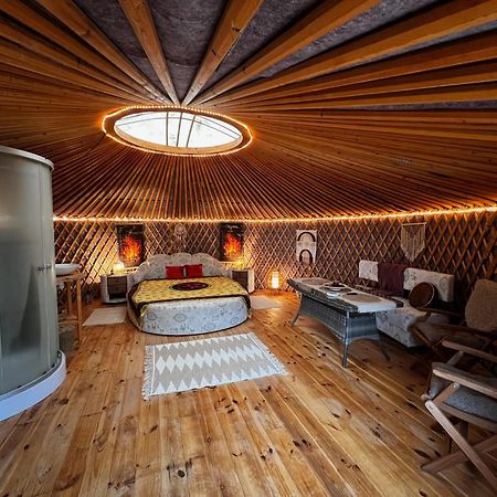 Jurta Hotel Balatongyörök Exteriör bild