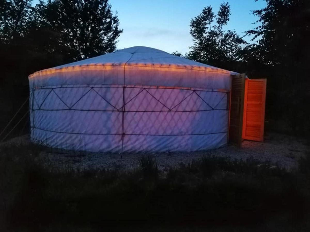 Jurta Hotel Balatongyörök Exteriör bild