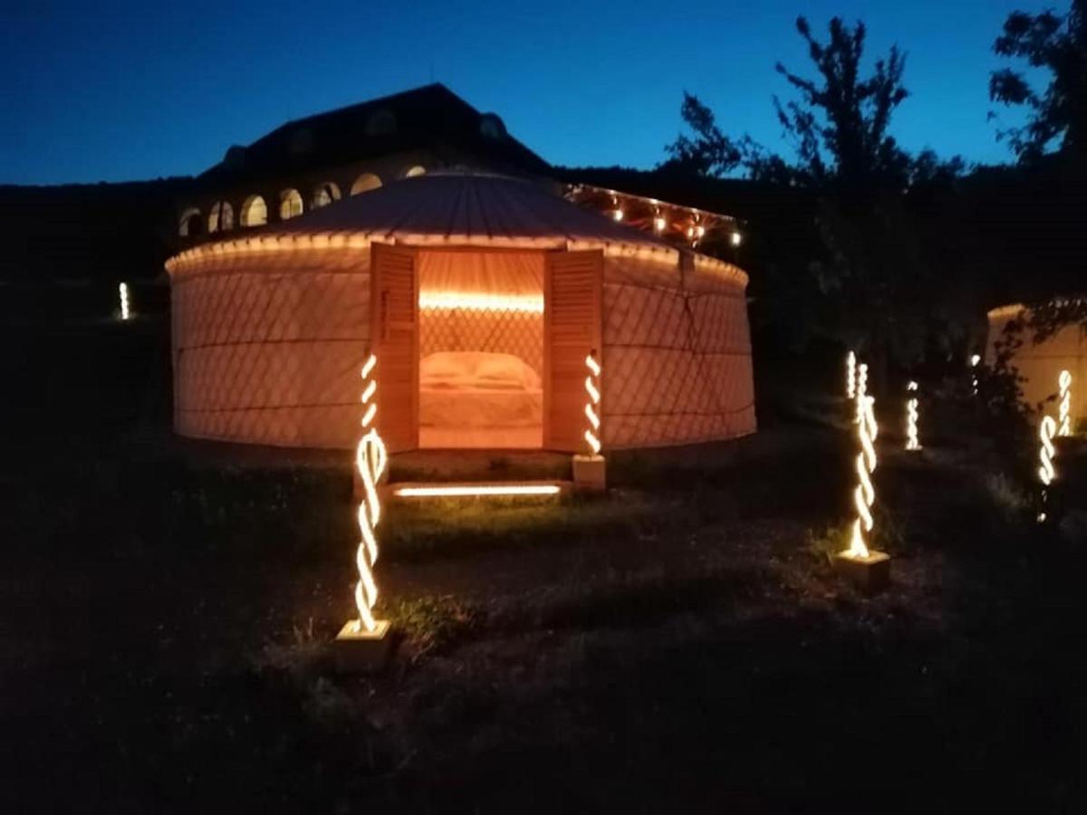 Jurta Hotel Balatongyörök Exteriör bild