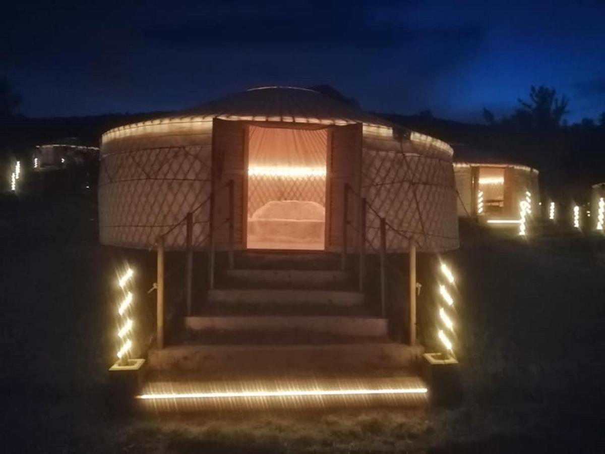 Jurta Hotel Balatongyörök Exteriör bild