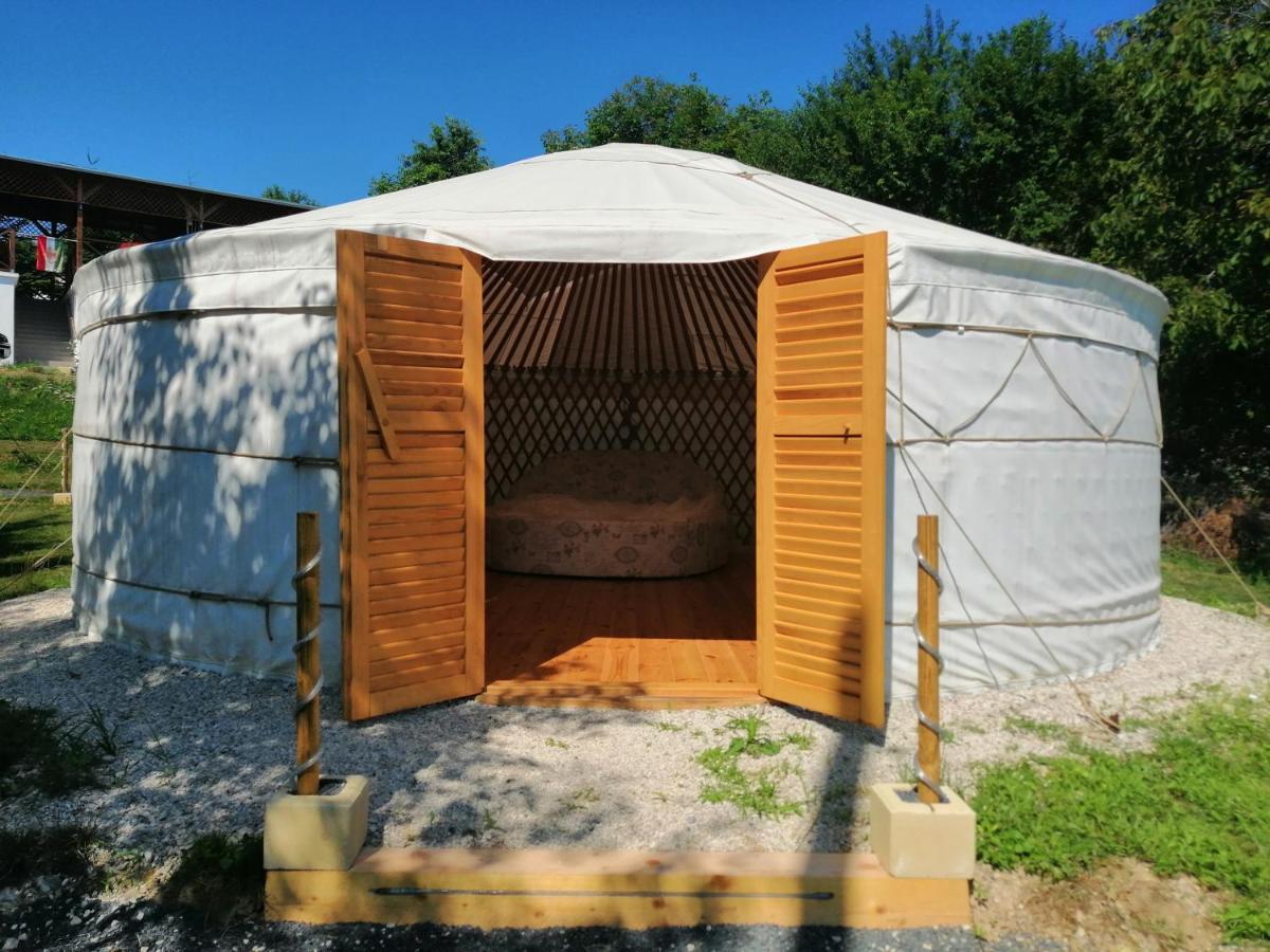 Jurta Hotel Balatongyörök Exteriör bild