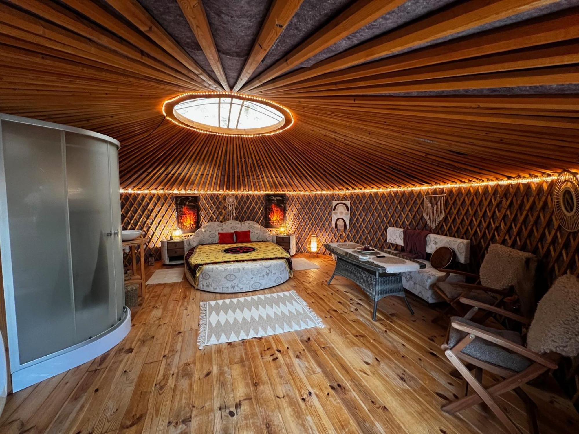 Jurta Hotel Balatongyörök Exteriör bild
