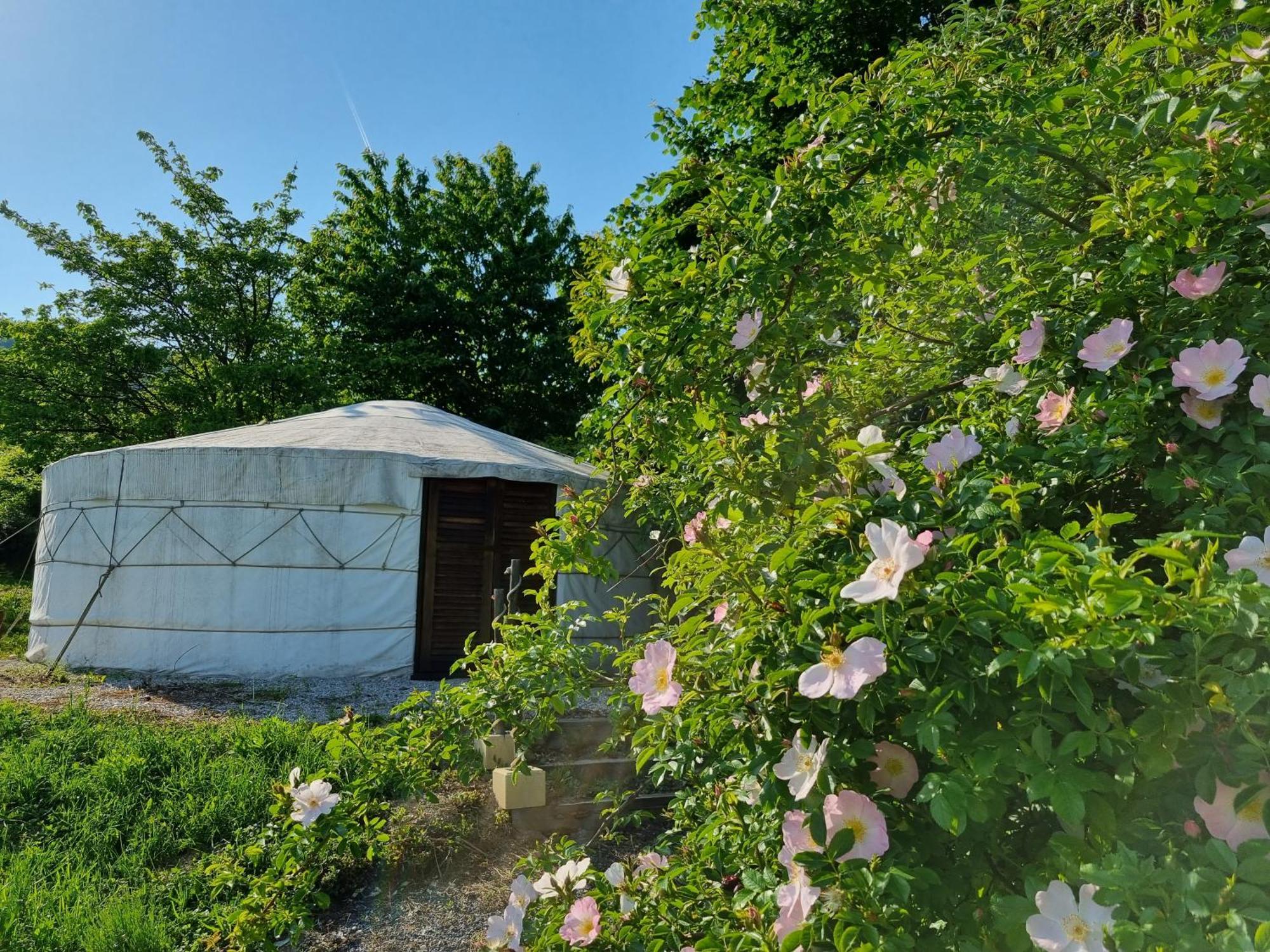 Jurta Hotel Balatongyörök Exteriör bild
