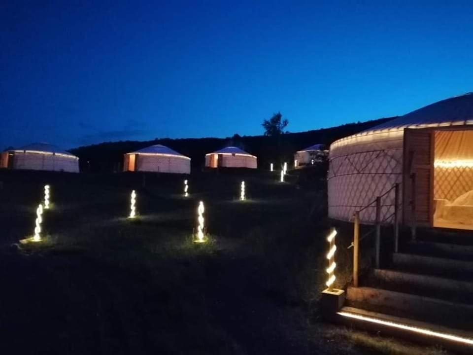 Jurta Hotel Balatongyörök Exteriör bild