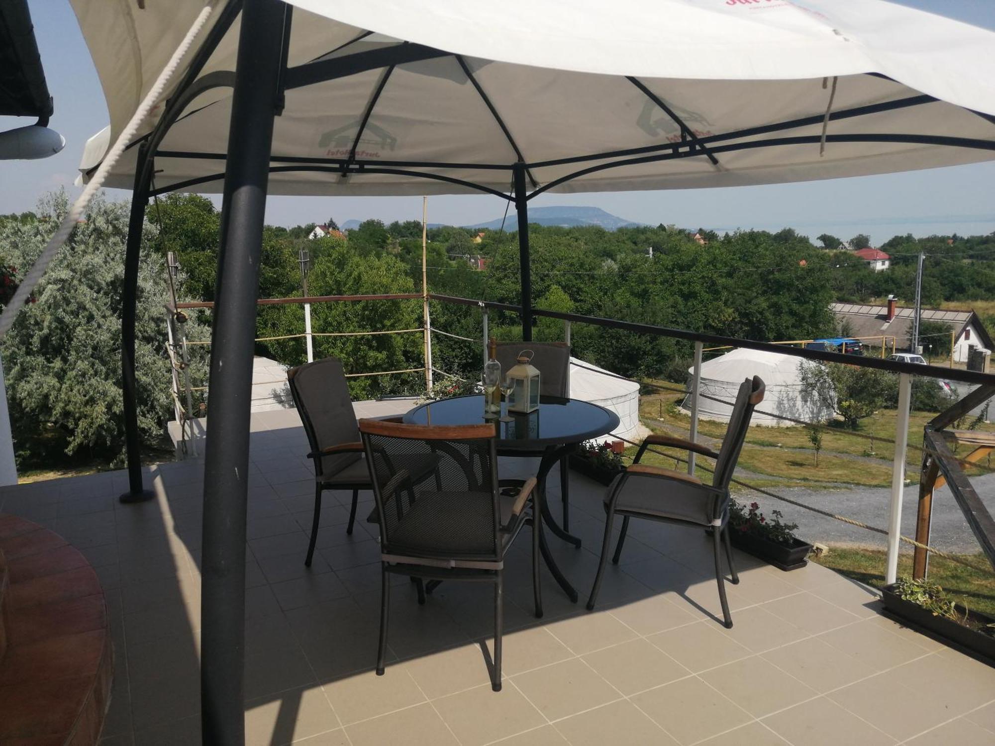 Jurta Hotel Balatongyörök Exteriör bild