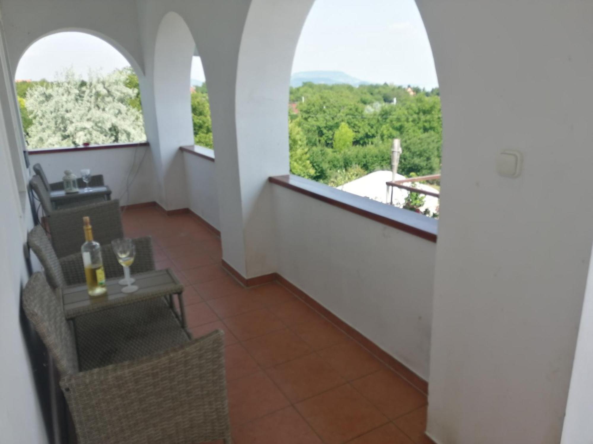 Jurta Hotel Balatongyörök Exteriör bild