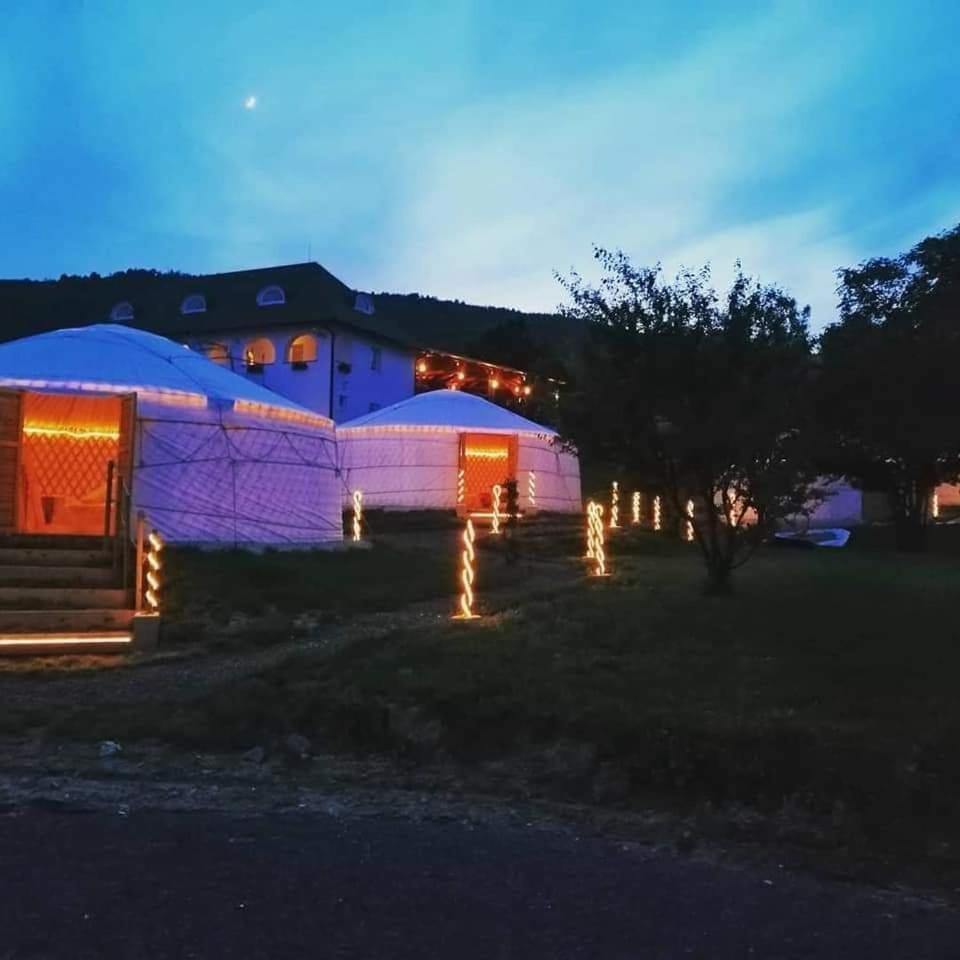 Jurta Hotel Balatongyörök Exteriör bild