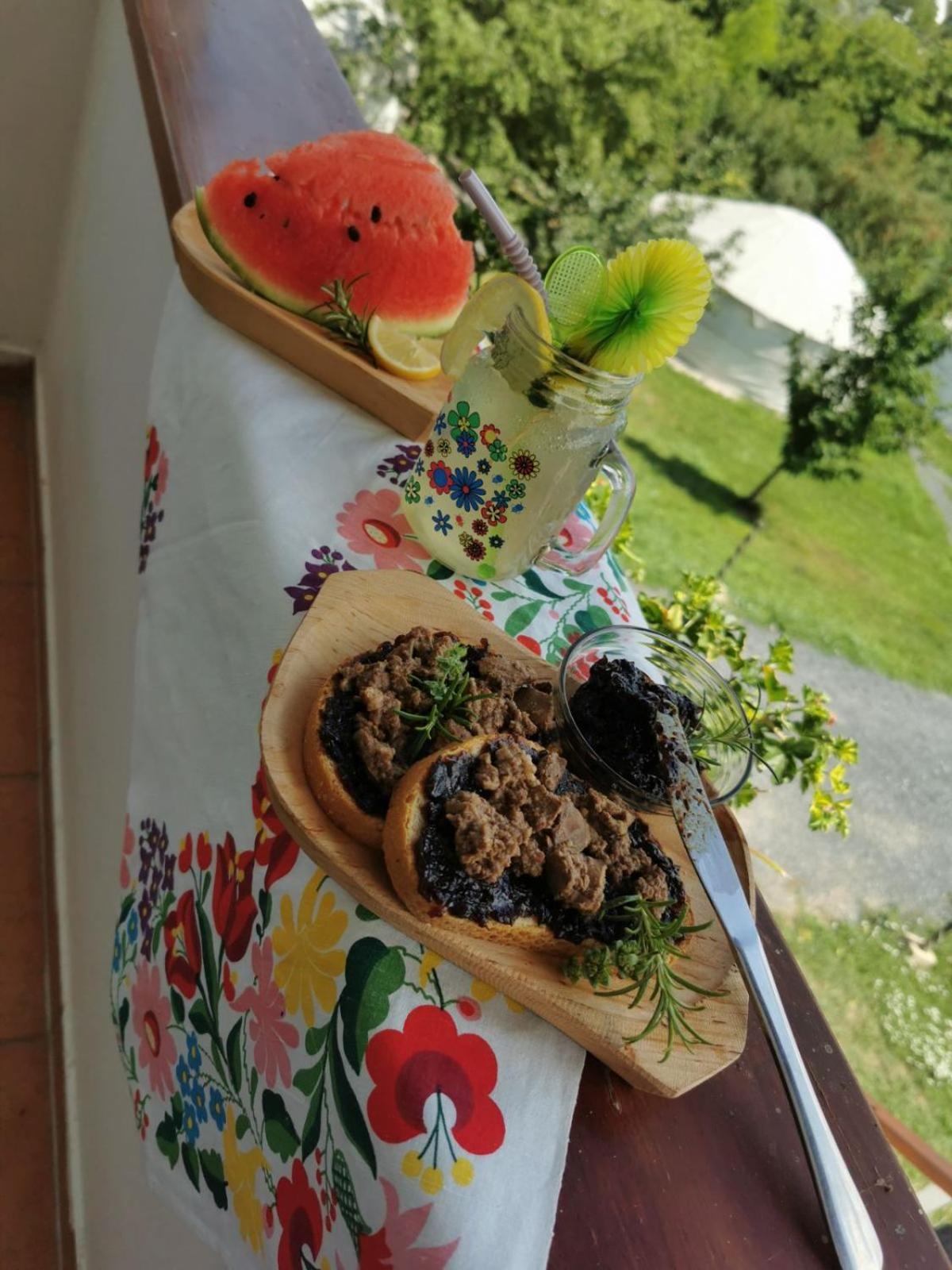 Jurta Hotel Balatongyörök Exteriör bild