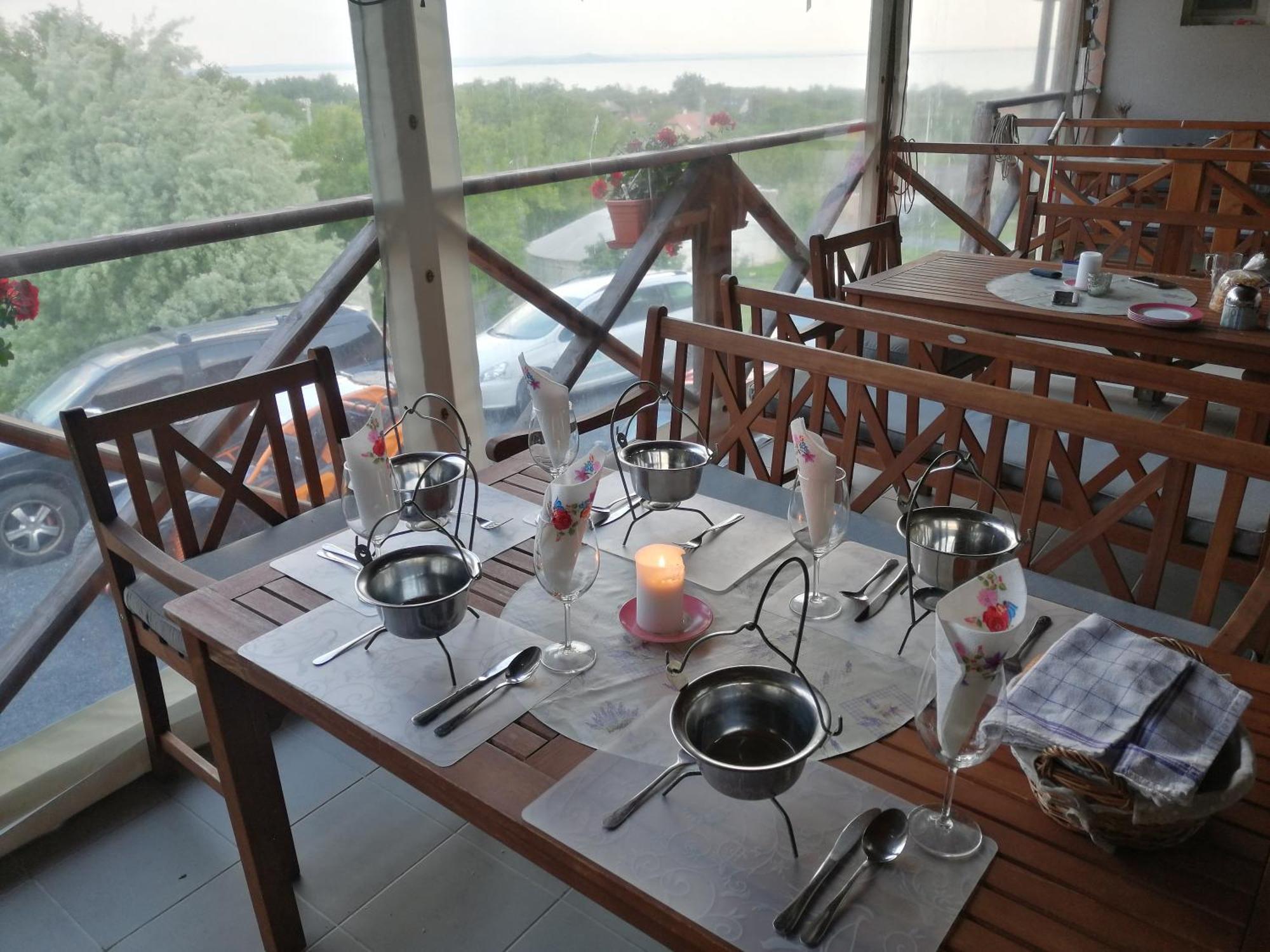 Jurta Hotel Balatongyörök Exteriör bild
