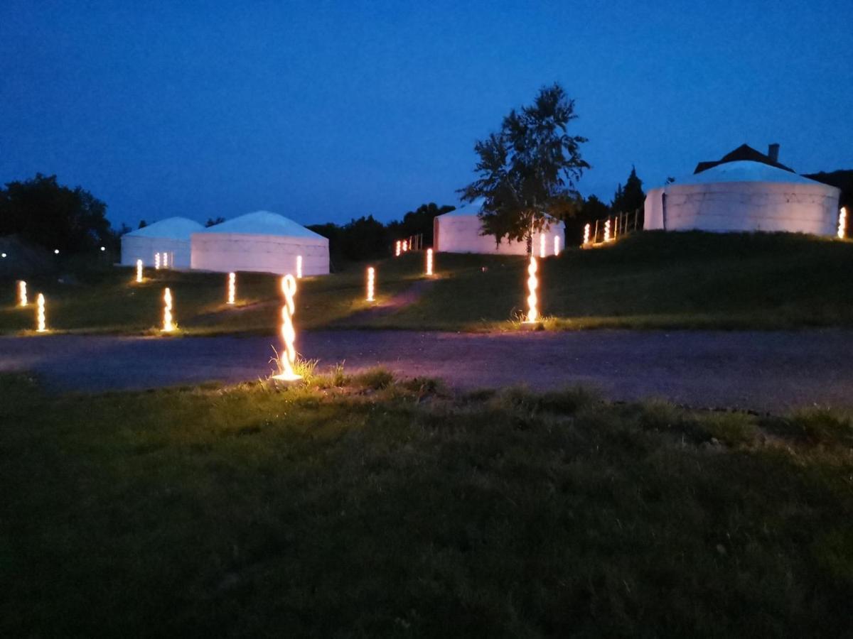 Jurta Hotel Balatongyörök Exteriör bild